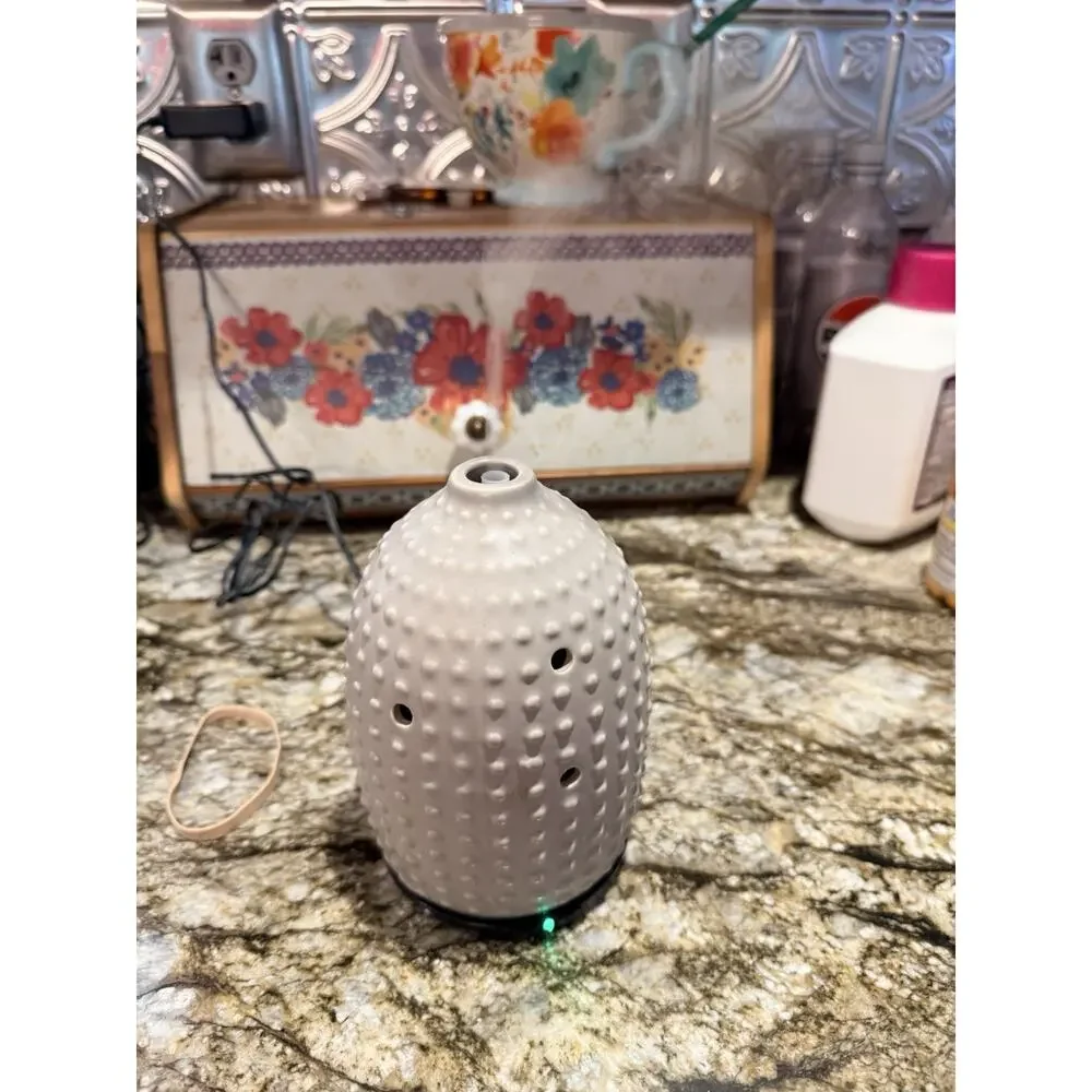 Candle Warmers Airome Gray Hobnail Ceramic Essential Oil Diffuser 6.5”
